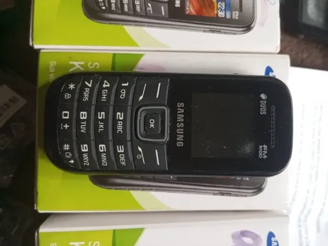 Celulares Samsung mod,GT-E1207,usado de plano corporativo muito conservado complte