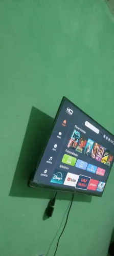 Tv Smart 32 polegadas semi nova no plástico 