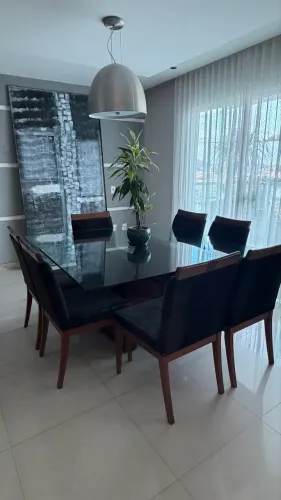 Mesa de jantar Líder em madeira e vidro + 8 cadeiras