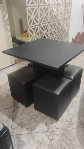 Mesa Quadrada com 4 Puffs - Preta