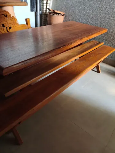 Mesa prancha de madeira com banco