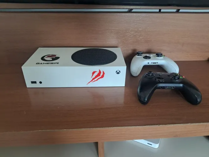 Vendo xbox series s pouco usado