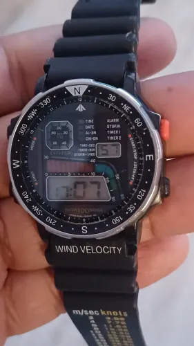 De volta para o futuro Citizen Wind Surf Black