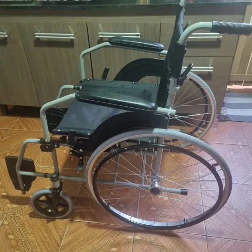Cadeira de rodas nova