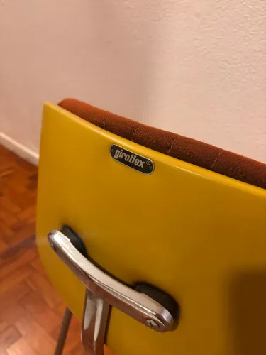 Cadeira Giroflex fixa anos 70