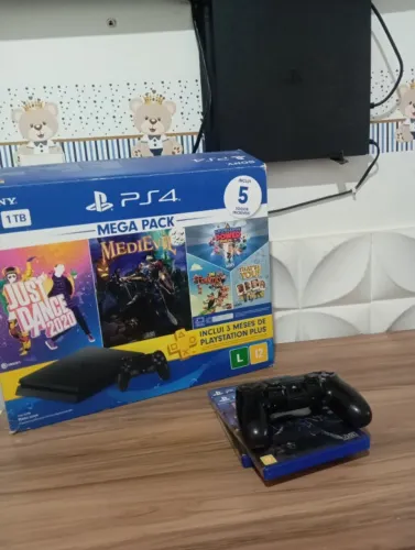 Ps4 slim . 1 tb