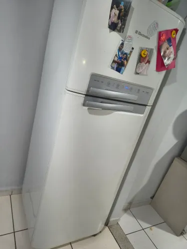 Geladeira Eletrolux dfn50 usado pra retirar peças