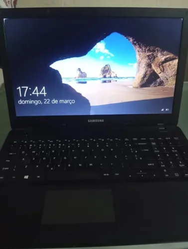 Notebook Samsung  NP300E5K Core i5-5200U - RAM 4GB - HDD 1TB - Tela "15.6