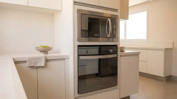 Forno elétrico e Microondas de embutir + Móvel de cozinha