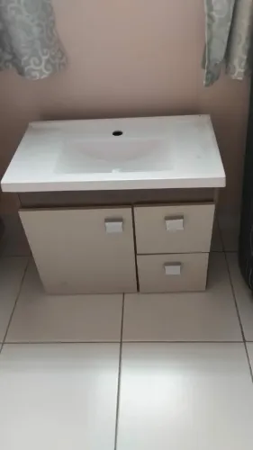 vendo uma pra criança lavando roupinhas das bonecas