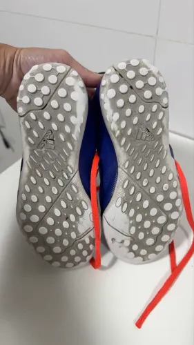Chuteira infantil Adidas Tamanho 30