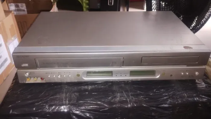SUCATA DVD E VHS COMBO SHARP DV-NV65   PARA PEÇAS 