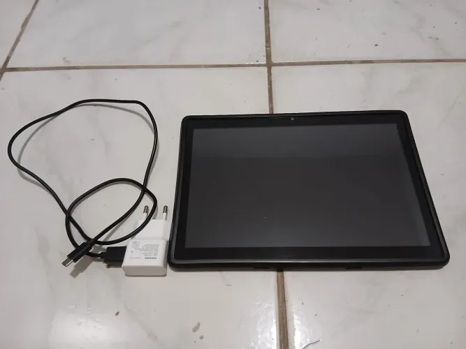 Tablet em estado razoavelmente bom.