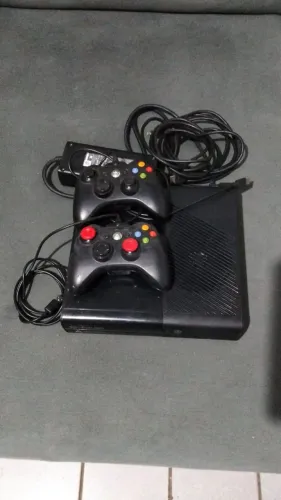 Xbox 360 Super Slim + 2 Controles + Fonte Original