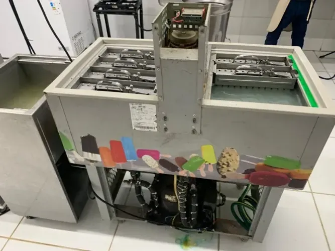 Maquina de Picolé para 8 formas