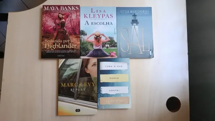 Livros sobre Romances Históricos e Histórias Profundas - Lisa Kleypas, Celeste Ng