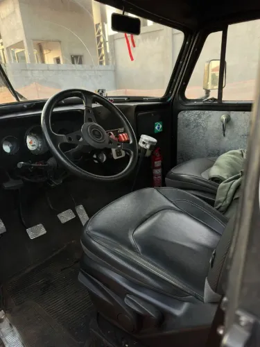 Caminhonete Ford ano 76 em excelente estado.