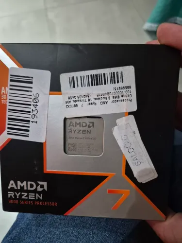 Processador ryzen 7 9800x3d na caixa completo
