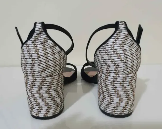 Sapatos 3 quantidades cada um por 200 reais R$800