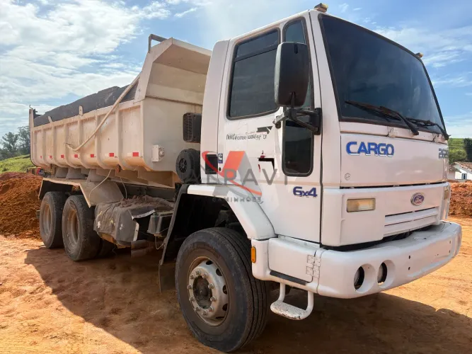 Ford Cargo 2628 6x4 2010 Caçamba 12m3