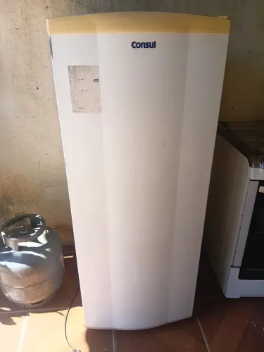 Vende-Se uma geladeira