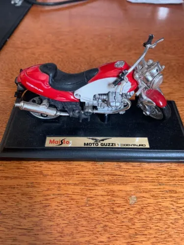 Miniatura Moto Guzzi "Centauro" - Maisto