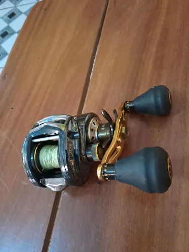 carretilha abu garcia compact revobigchooter lado direito
