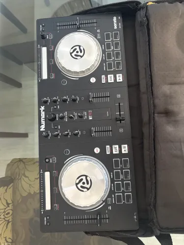 Controladora DJ Numark Mixtrack pro 3 