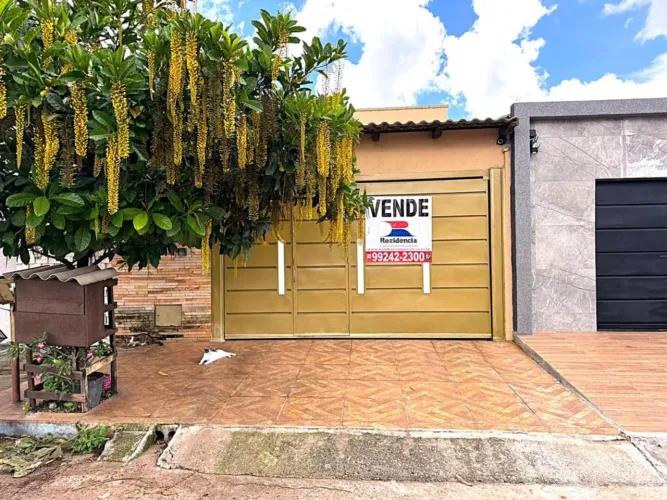 Vende-se casa no Setor Center Ville, 3 Quartos, 1 suíte
