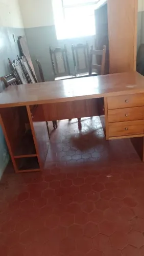 VENDO ESCRIVANINHA DE MADEIRA