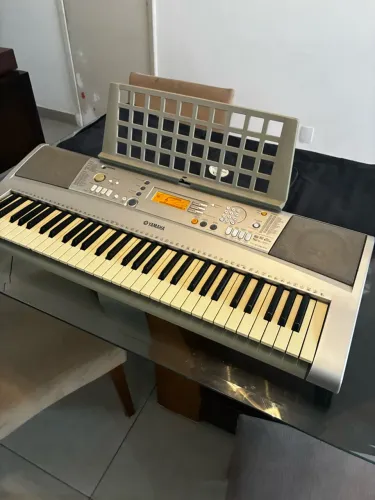 Teclado Yamaha PSR E303 - Sensível ao Toque