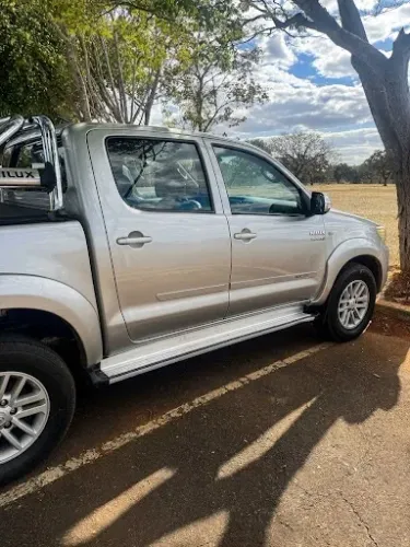Toyota Hilux CD SRV D4-d 4X4 3.0 TDI Diesel AUT 2015