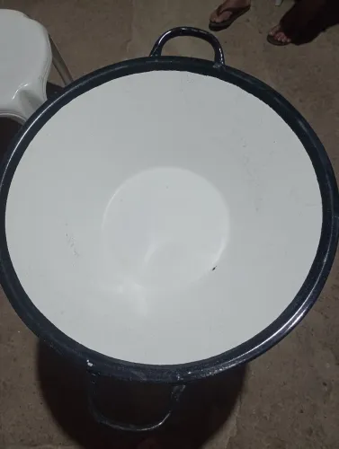 Fogão com tacho de assar pastel