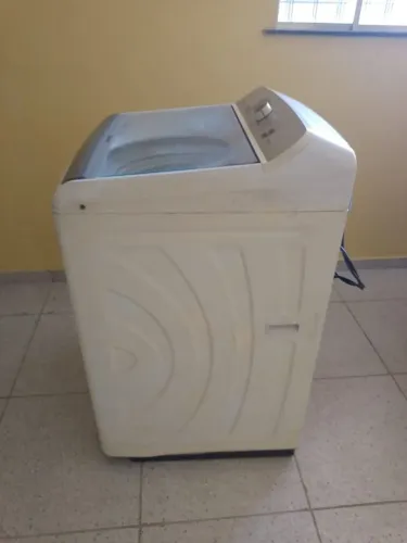 Máquina de lavar roupa no tapanã