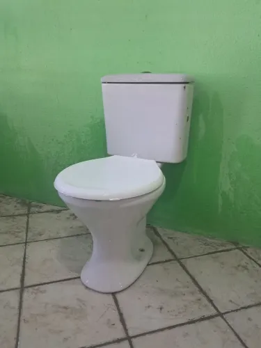 Vendo vaso sanitário com caixa acoplada
