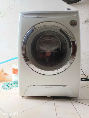 Máquina lava e seca Eletrolux intuitive 9kg. Muito econômica.