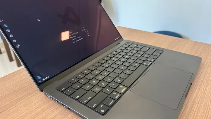 MacBook Pro 2023 Apple M3 Pro / Memória 18GB / SSD 1TB / 14.2"