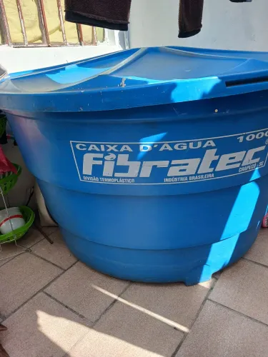 Caixa de água 1000 litros fibratec.Pouco uso sem avarias.