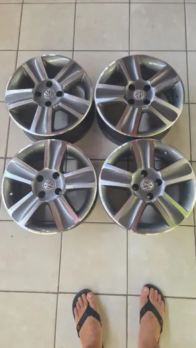 Vendo jogo de Roda aro 15 vw Saveiro Cross