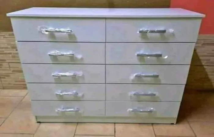 COMÔDA 10 GAVETAS LINDA FRETE GRÁTIS PARA ALGUNS BAIRROS