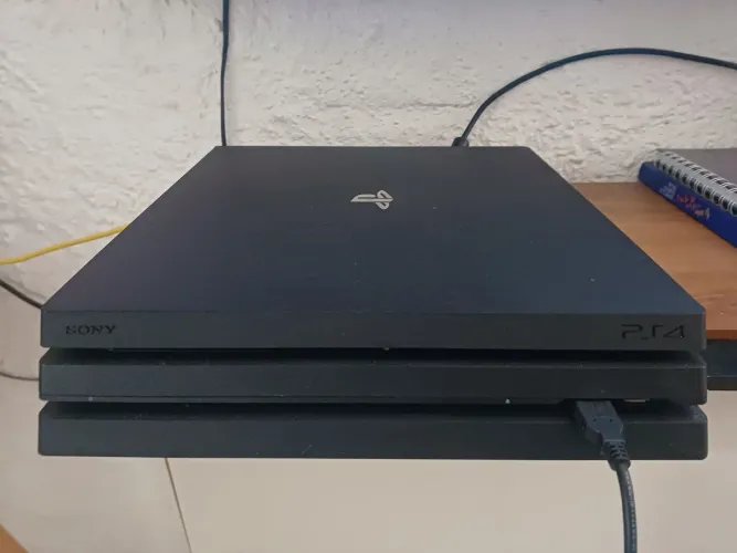PS4 PRO -  SSD 1 TB - 1 controle - leia a descrição. 