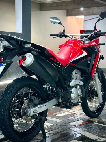 Xre 300 disponível moto em ótimas condições 2 pneus novos, só pegar e andar 