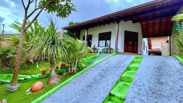 CASA 3 QUARTOS SENDO 1 SUITE PIEDADE