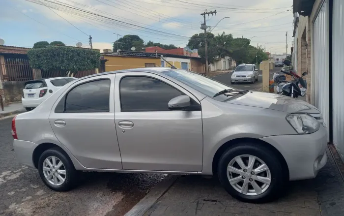 Toyota Etios XLS Sedan 1.5 Flex 16V 4P Mec. 2017