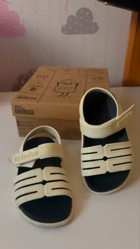 2 pares sandálias Melissa 