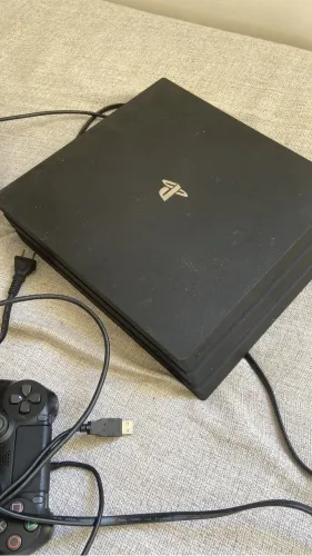 PS4 pro de 1tb+ 4 jogos