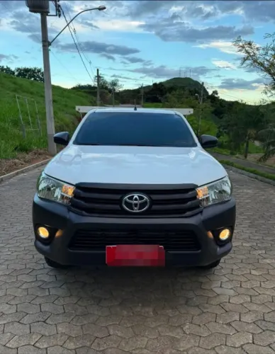 Caminhão Hilux carroceria De madeira chama!