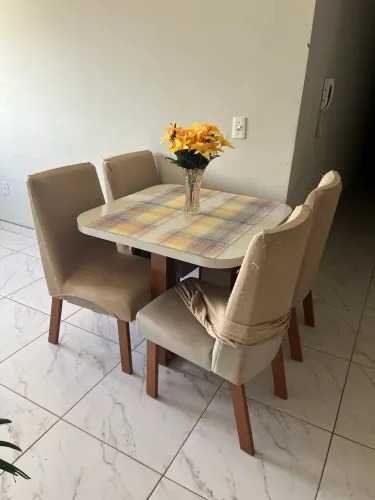 Mesa com cadeiras