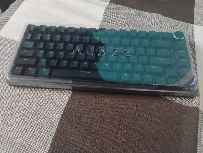 Teclado mecânico Ajazz ak820 com fio, hot-swap. Novo e e com Switchs extras.