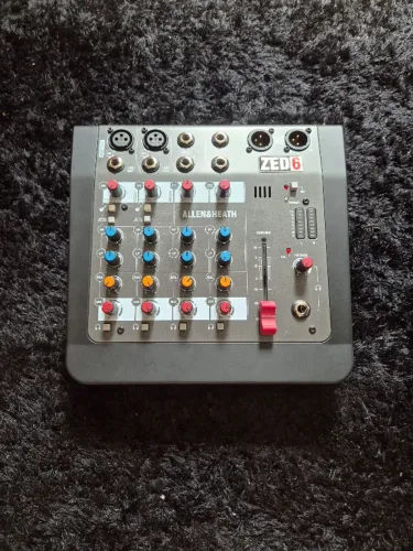 Mixer Allen & Heath Zed-6 (mesa de som de 6 canais)